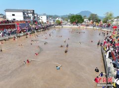 （新春走基层）广东河源2万人共赴捕鱼节贺新春