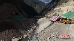 四川雅砻江流域两座大型水电工程实现同步大江截流